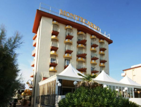 Гостиница Hotel Montecarlo  Лидо-Ди-Езоло